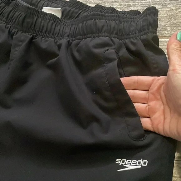 Speedo Men’s black practice joggers Mesh lining Toggle cinch ankle Size M - Picture 12 of 14